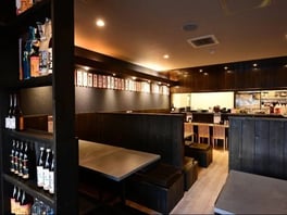 愛知県春日井市の居酒屋、カチガワトラベエの内観