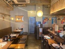 愛知県春日井市の居酒屋、サンジュウニの内観