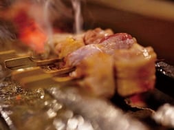 煙にシズル感のある焼鳥