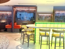 BULB焼物店の内観