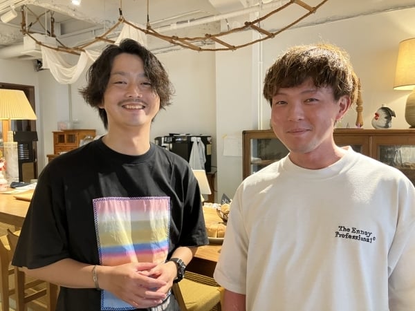 株式会社TAPETUMの代表、森洋平氏とスタッフ