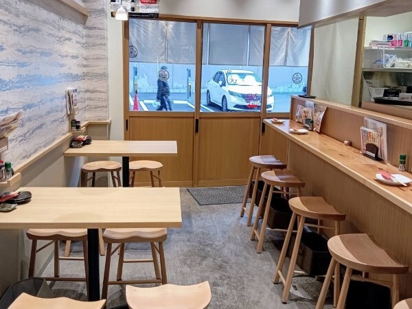 sushi-yukyu_interior_2