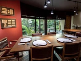 sushi-yukyushare_interior_1